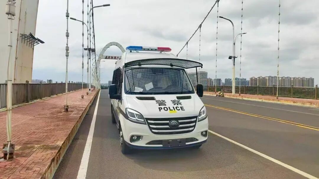 宇通警力输送车奔赴海南，为自贸港封关构筑安全防线