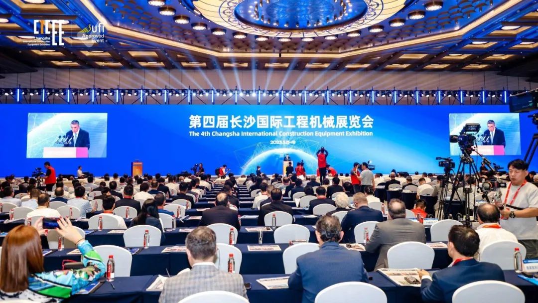 科技赋能应急指挥中枢，宇通大型通信指挥车参展第四届长沙国际工程机械展览会