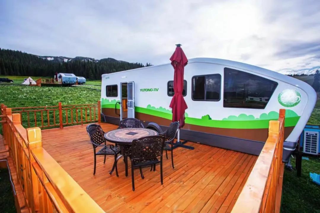 赛里木湖畔的“风景之屋”：宇通移动民宿开启沉浸式旅行体验